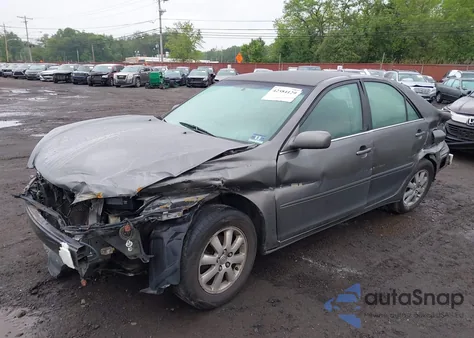 2004 Toyota Camry Le z USA, uszkodzony, nr VIN 4T1BE32K64U911938